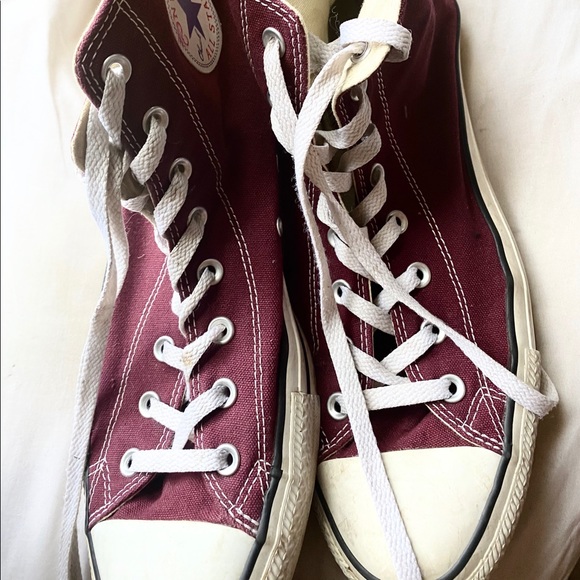 maroon converse mens